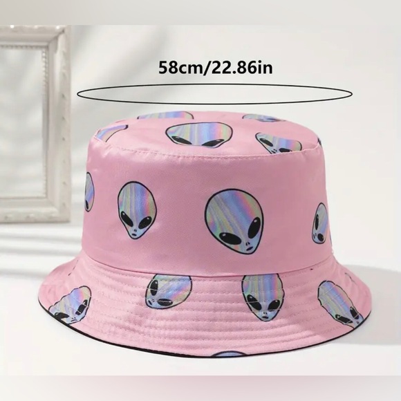 Brand new still in bag reversible bucket hat - Picture 2 of 5